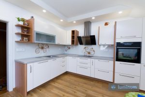 Kreativna kuhinjska stekla Kranj, rjav vzorec